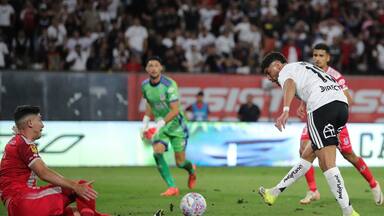 En la agonía, otra vez: Colo Colo derriba la muralla de La Calera en los descuentos y suma su segundo triunfo al hilo