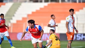 Copa de la Liga: la UC explota las licencias de Cobresal para ganar en el norte y mantenerse en la lucha del Grupo B