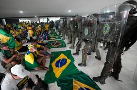 Simpatizantes de Bolsonaro que irrumpieron en oficinas gubernamentales son sometidos a juicio