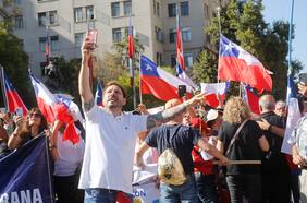 Carabineros detiene a Francisco Muñoz, alias “Pancho Malo”, en medio de manifestaciones en el centro de Santiago
