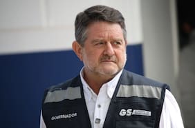 Orrego destina $ 250 millones para pistolas taser en Carabineros que podrían usarse para control del comercio ambulante