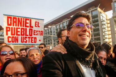 El alcalde de Recoleta Daniel Jadue se retira del Centro de Justicia al finalizar la primera jornada de formalización.