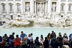 Limpiaron la Fontana di Trevi en Italia y sacaron todas las monedas: ¿a dónde va a parar ese dinero?