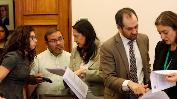 Pese a reparos del CFA y Contraloría, alza salarial del sector público y norma de amarre avanzan sin cambios en Comisión de Hacienda