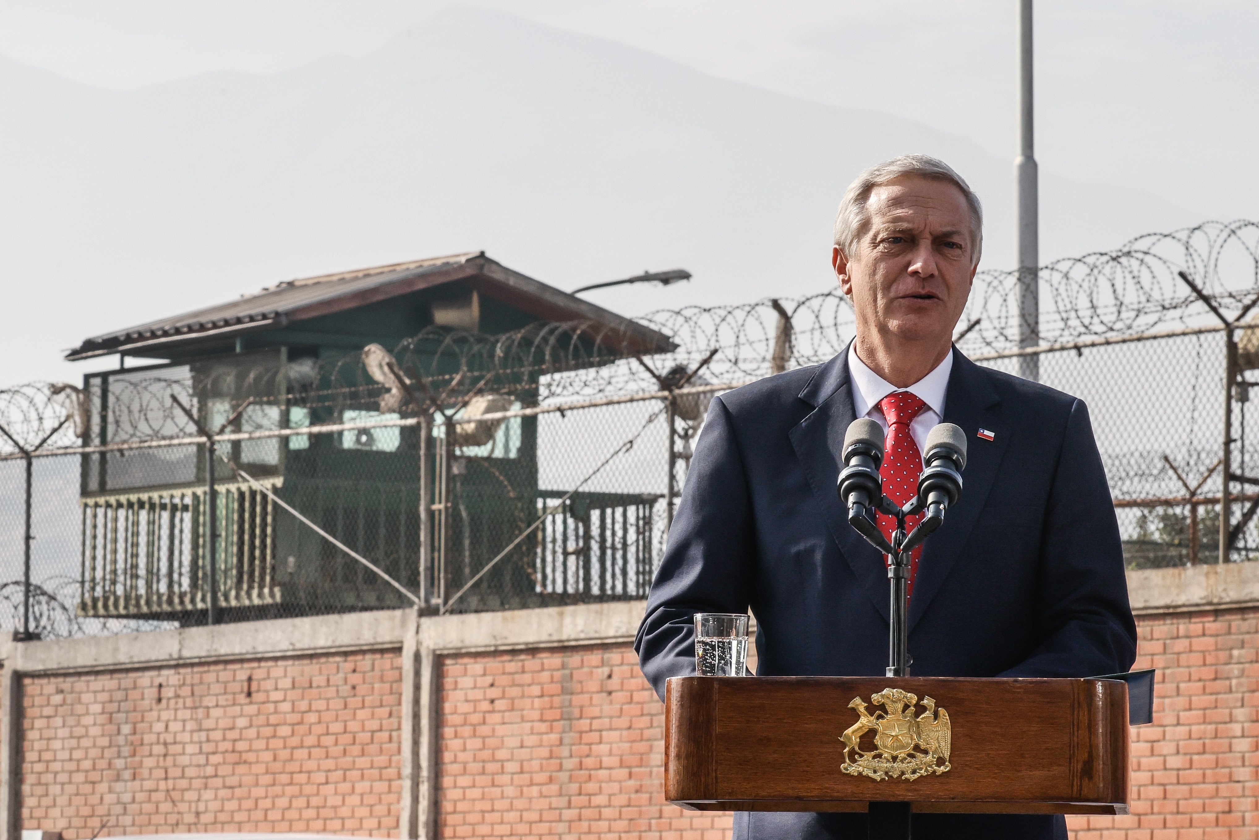 Kast firma convenio para acelerar plan de infraestructura carcelaria: contempla la suma de más de 20 mil nuevas plazas