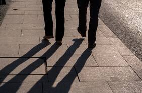 Cuenta tus pasos: estos son los beneficios de caminar para la salud mental