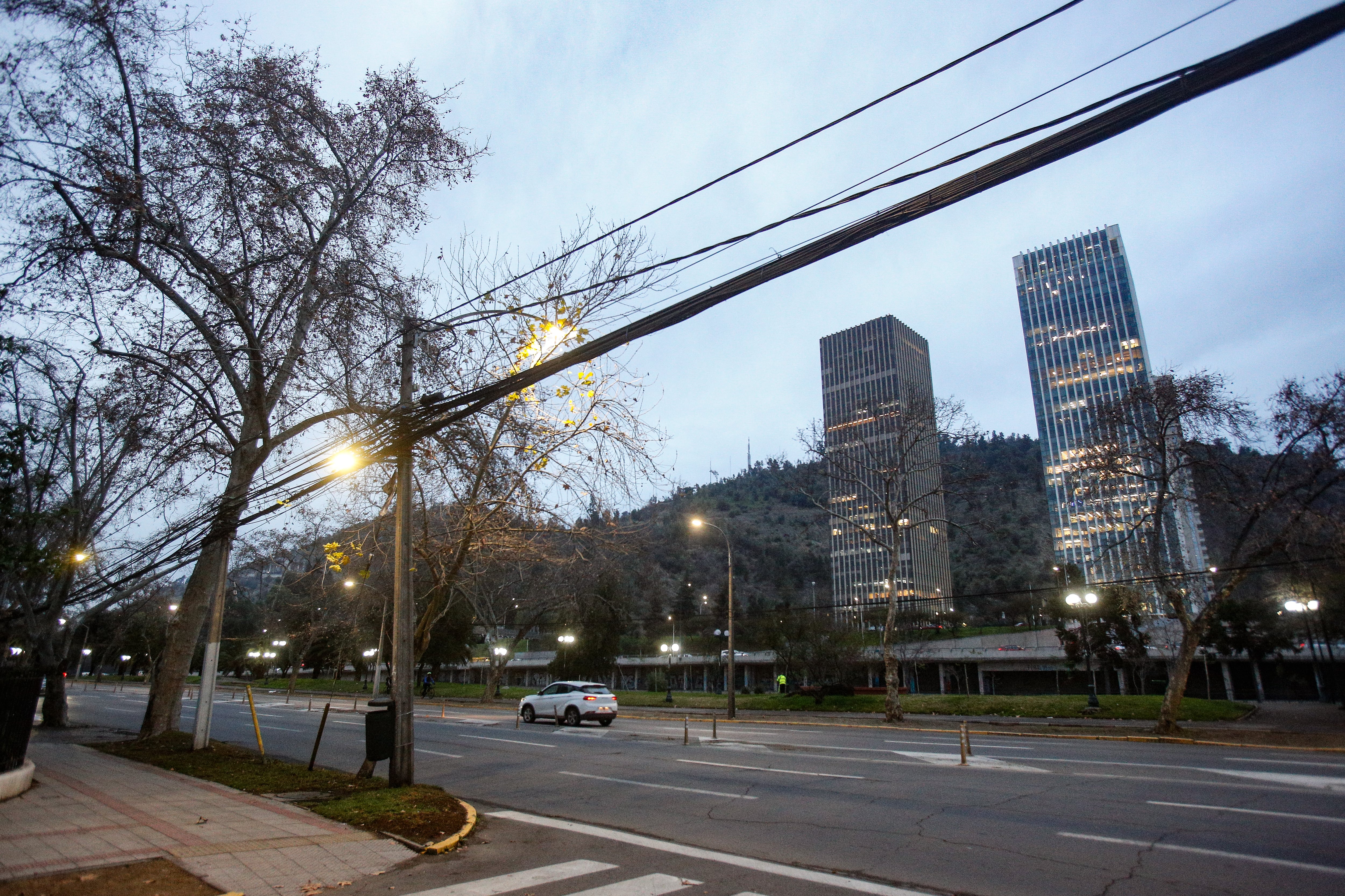 Trabajos subterráneos en Av. Andrés Bello generarán desvíos de tránsito por un año: revisa los cortes programados en Providencia