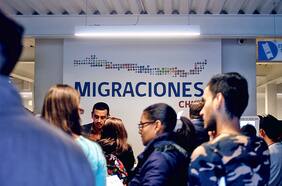 Análisis de la PDI: flujo de personas en fronteras se redujo a más de la mitad