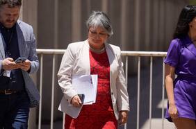 Ministra Jara niega que el Presidente conociera de las reuniones con Zalaquett previo a la polémica