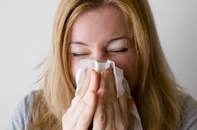 ¿El estrés empeora los síntomas de la alergia? Esto dice Harvard