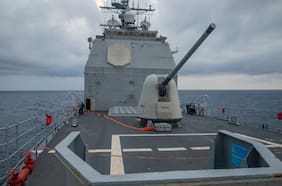 Buque de guerra de EE.UU. derriba misiles procedentes desde Yemen: se cree que iban dirigidos a Israel