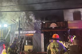Incendio afecta a dos cafeterías y una casa en Providencia