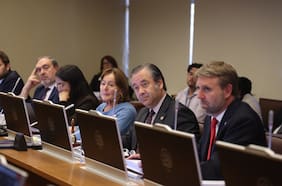 Oficialismo apura tranco de megaproyecto para comenzar a votarlo esta semana y desata airado reclamo de la oposición