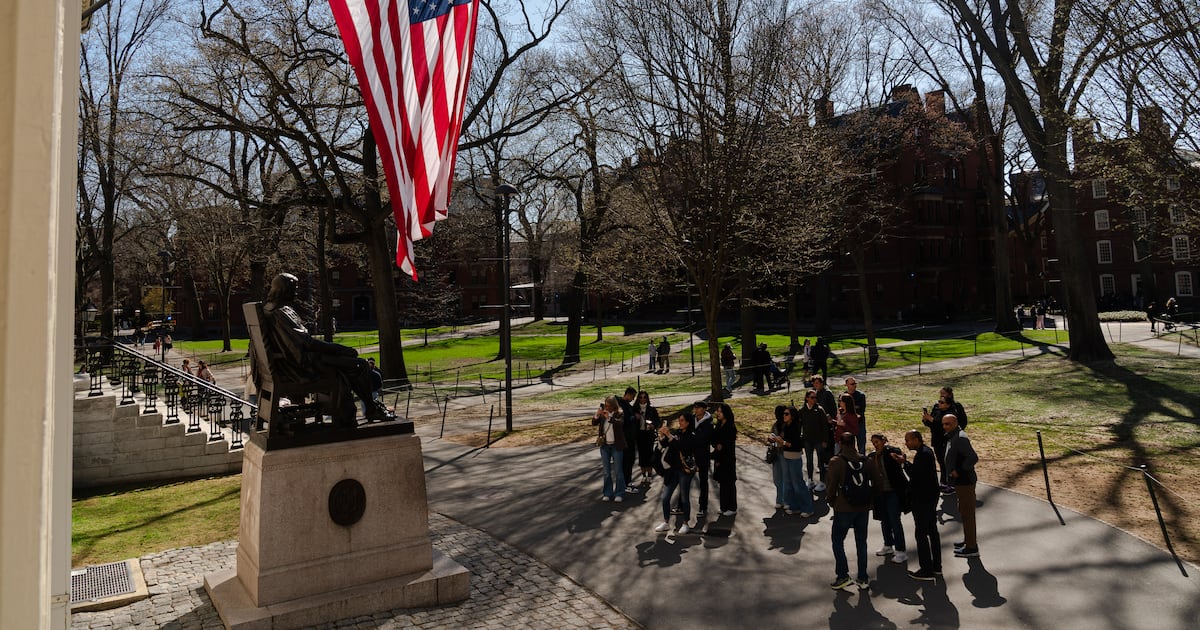 La justicia frena el veto a estudiantes extranjeros en EE.UU.: Harvard gana una batalla, pero la guerra de Trump contra la academia redefine el mapa del talento global