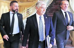 Directores de Carlos Heller firman su carta de renuncia en la U