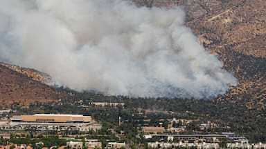 800 hectáreas afectadas: Universidad Católica se querella por incendio que afectó su predio en San Carlos de Apoquindo