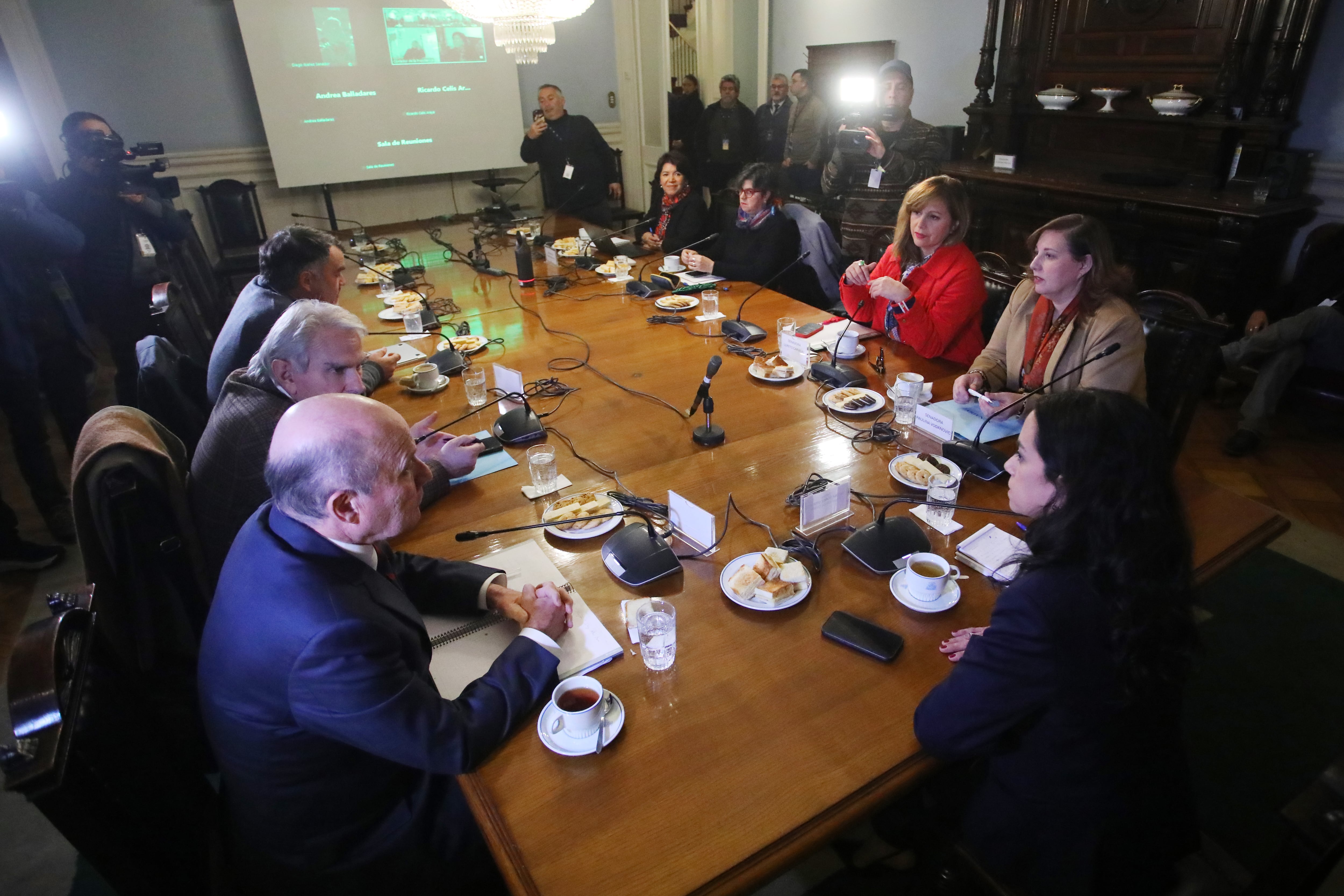 Megarreforma: Quiroz cede y acepta conformar mesa de negociación impulsada por presidenta del Senado
