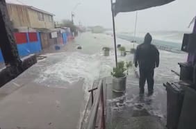 “Esto no es preventivo, no es optativo”: alcalde de Penco tras alertas para evacuar sectores por marejadas
