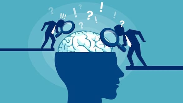 2 hábitos “molestos” que indican que una persona es más inteligente, según un psicólogo