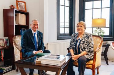 Pablo Ortúzar: “Ausencia de Bachelet a investidura de Kast sepulta por completo su candidatura”