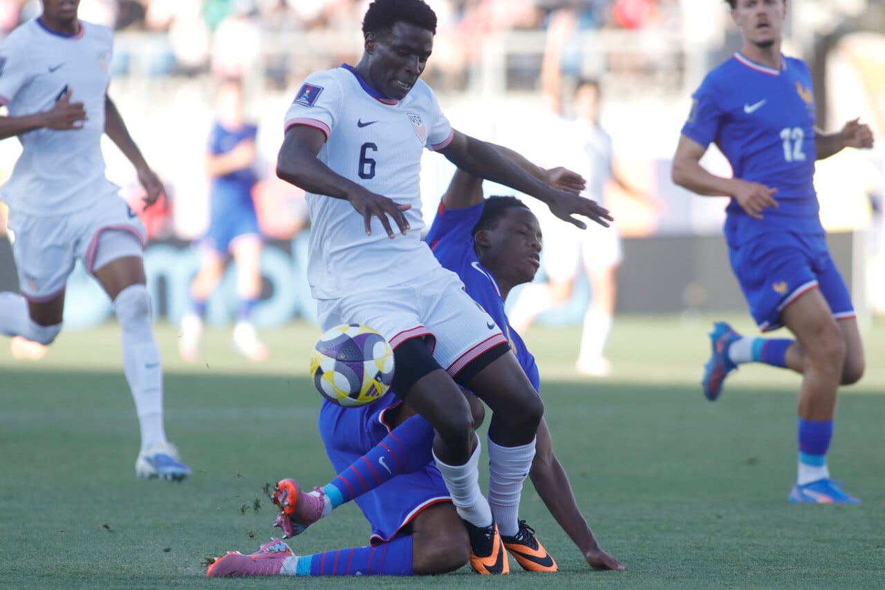 Brooklyn Raines, seleccionado estadounidense, nacido en Liberia, jugó el Mundial Sub 20 de Chile 2025. Foto: Photosport