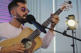 Mike Bahía recuerda sus inicios con “This Love” de Maroon 5