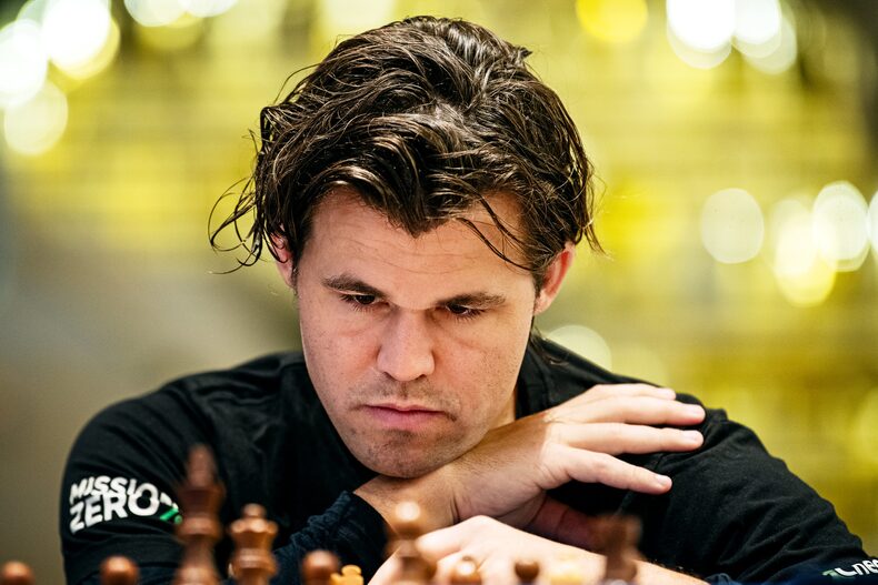 Magnus Carlsen, observing the painting.