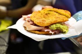 La Olguita: los amados sánguches de sopaipilla en La Vega Chica