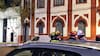 Derrumbe en antigua casona en Santiago Centro obliga a evacuar edificio vecino de 12 pisos para resguardar a sus habitantes