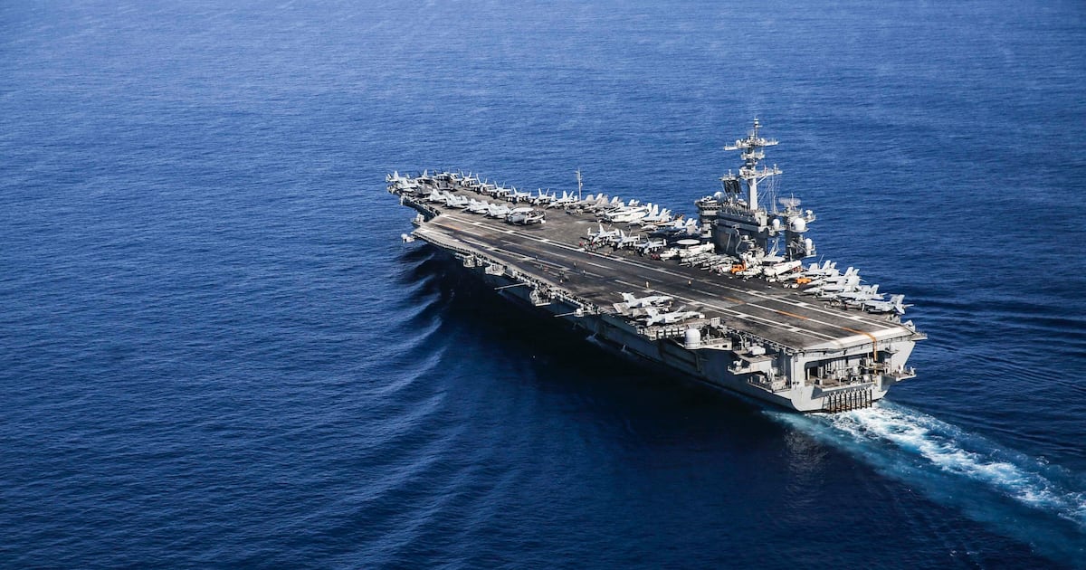Irán amenaza directamente al portaaviones USS Abraham Lincoln
