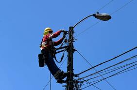 SEC reporta cortes de luz en distintos puntos del país: RM y Valparaíso, las principales afectadas