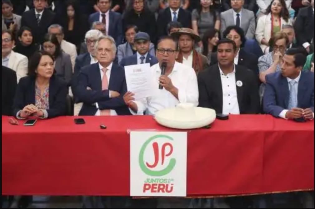 Roberto Sánchez suaviza plan de gobierno a días de las elecciones y FMI advierte de nuevas "amenazas" para la economía peruana