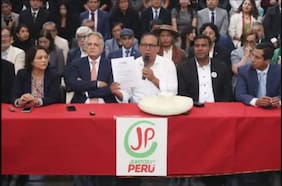 Roberto Sánchez suaviza plan de gobierno a días de las elecciones y FMI advierte de nuevas “amenazas” para la economía peruana
