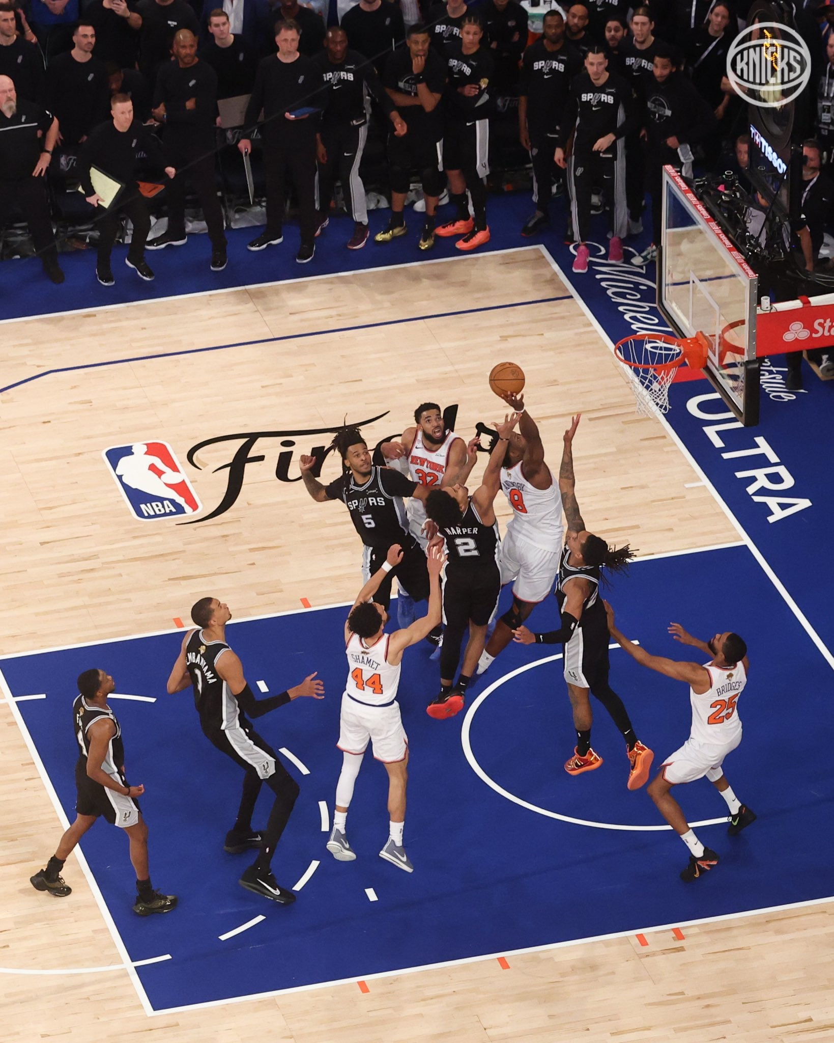 Remontada histórica: Knicks derrota a Spurs y se acerca a ganar la NBA tras 53 años