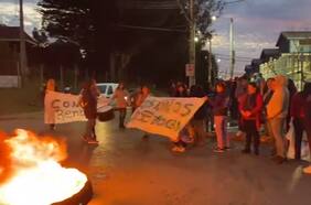 Se registran barricadas en las afueras de colegio de Talcahuano tras denuncia de abusos en operativo de salud