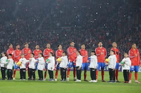 La emoción de 22 niños nacidos el día en que Chile ganó la Copa América 2015 y que acompañaron a La Roja ante Paraguay