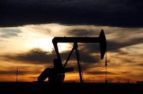 Precios del petróleo se derrumban a nivel más bajo desde 2021 tras contrataque arancelario de China a EE.UU.