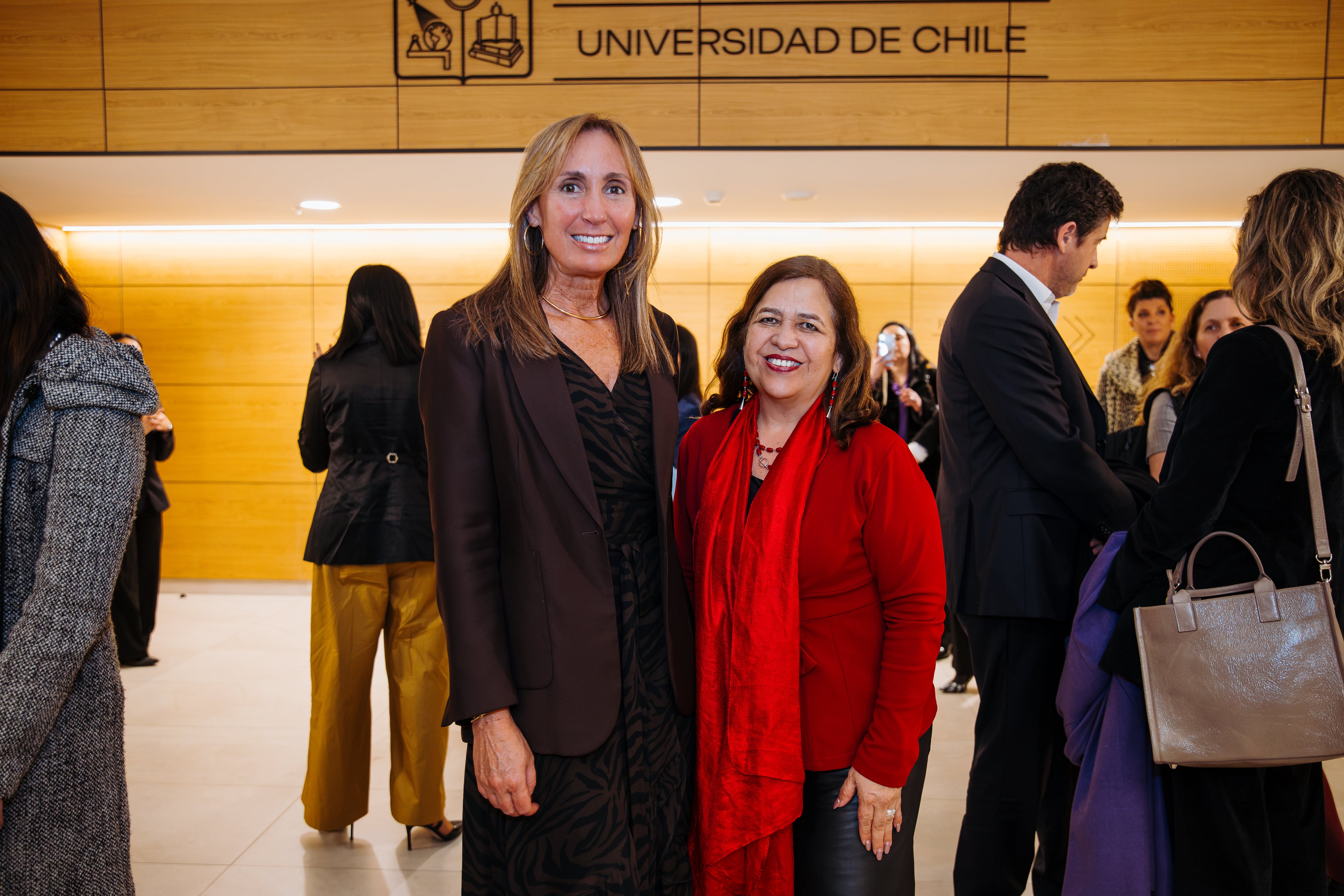 Carolina Agüero, gerente general CPC junto a Ximena Rivillo, directora ejecutiva Chile Valora.