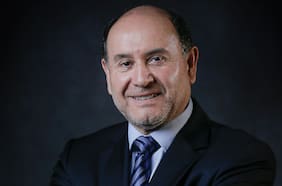 El examen más importante de su vida: el rector que se juega el futuro de su universidad