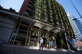 Fondo hotelero de LarrainVial cita a sus aportantes y negocia con su principal acreedor