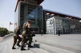 Tras masiva evacuación: Carabineros descarta presencia de artefacto explosivo en Centro de Justicia