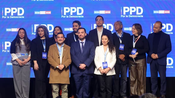 No sabía ni su presidente: caos en el PPD por el acuerdo de sus senadores con el oficialismo en megarreforma y la cita de emergencia