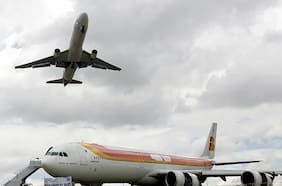 Tras alerta de Estados Unidos sobre “actividad militar”, aerolíneas cancelan decenas de vuelos a Venezuela