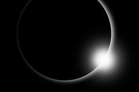 Ver el eclipse junto al mar o bajo efectos de las drogas aumenta el riesgo de daño ocular