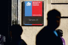 Qué hace y quiénes integran la comisión investigadora del Minvu que indaga los convenios con fundaciones que están en entredicho