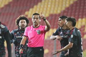 Francisco Gilabert sorprende a Colo Colo y les ofrece disculpas por el penal que casi los manda a la B