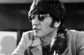 Lennon a la venta: subastan sus lentes y una cargada hoja de vida escolar