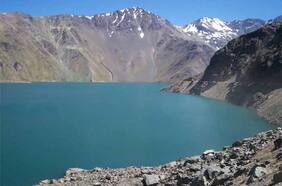 Cierran camino hacia el embalse El Yeso por el constante flujo de agua en la ruta de San José de Maipo
