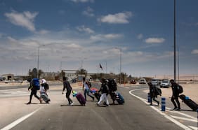 Gobernador de Arica habla de “descontrol absoluto” en la frontera y asegura que Perú devolvió a migrantes irregulares que intentaron salir de Chile