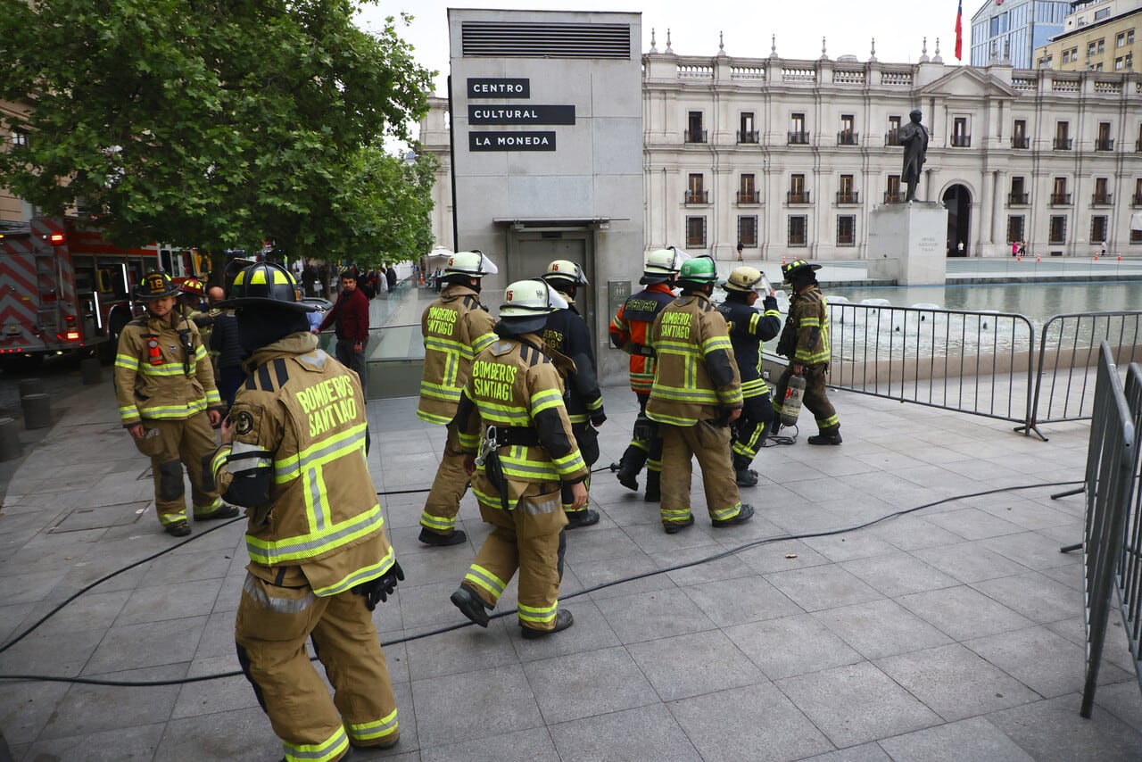 Dos lesionados deja incendio en restaurante del Centro Cultural La Moneda